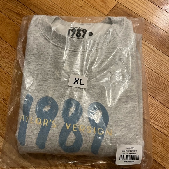 Spotify Fans First Heather Gray 1989 (Taylor's Version) Crewneck - Picture 5 of 6